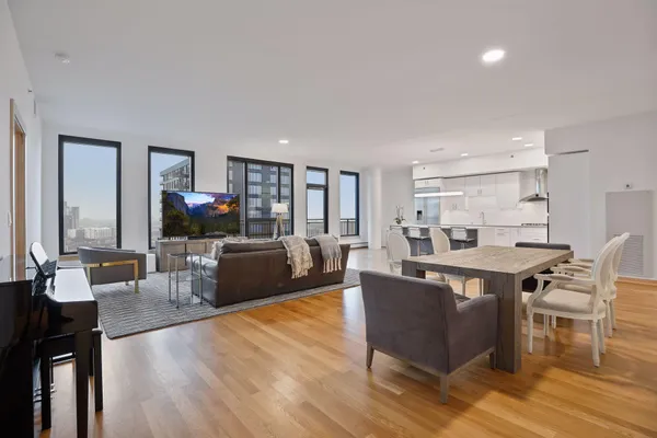 $5,500 | 1240 South 2nd Street, Unit 1323, Minneapolis, MN 55415