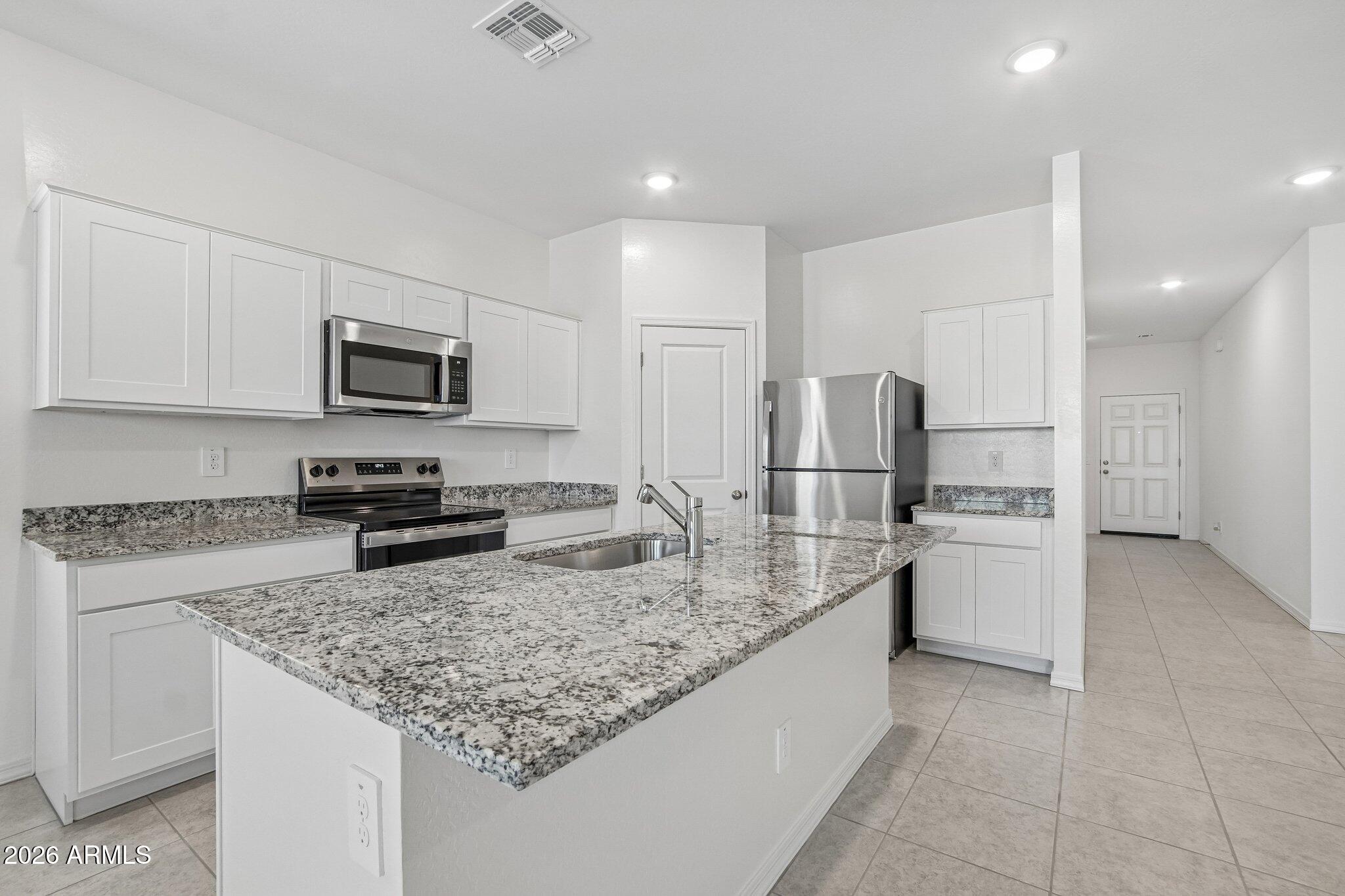 47235 West Old Timer Road Maricopa, AZ 85139 - Photo 8 of 23 SL_Moonbeam_Kitchen_B (2)