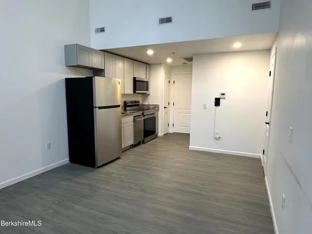 $1,395 | 235 East Street, Unit 125, Pittsfield, MA 01201
