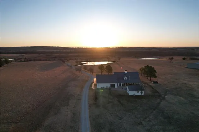 $889,350 | 687 Cr 3425 Road, Bartlesville, OK 74003