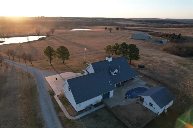 $889,350 | 687 Cr 3425 Road, Bartlesville, OK 74003