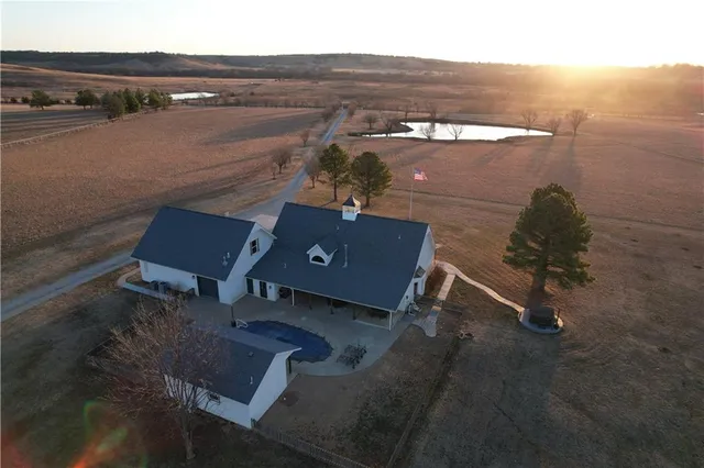 $889,350 | 687 Cr 3425 Road, Bartlesville, OK 74003