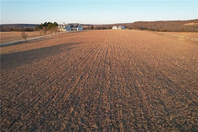 $889,350 | 687 Cr 3425 Road, Bartlesville, OK 74003