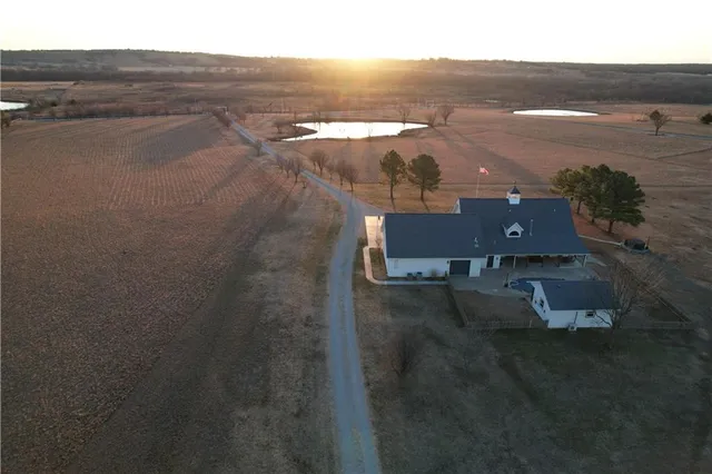 $889,350 | 687 Cr 3425 Road, Bartlesville, OK 74003