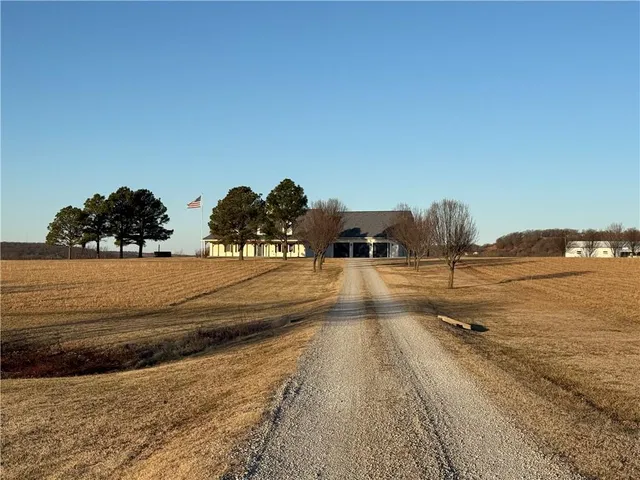 $889,350 | 687 Cr 3425 Road, Bartlesville, OK 74003