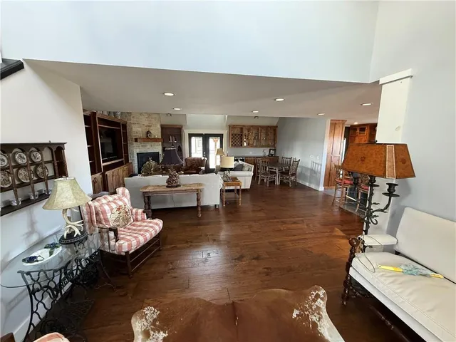 $889,350 | 687 Cr 3425 Road, Bartlesville, OK 74003