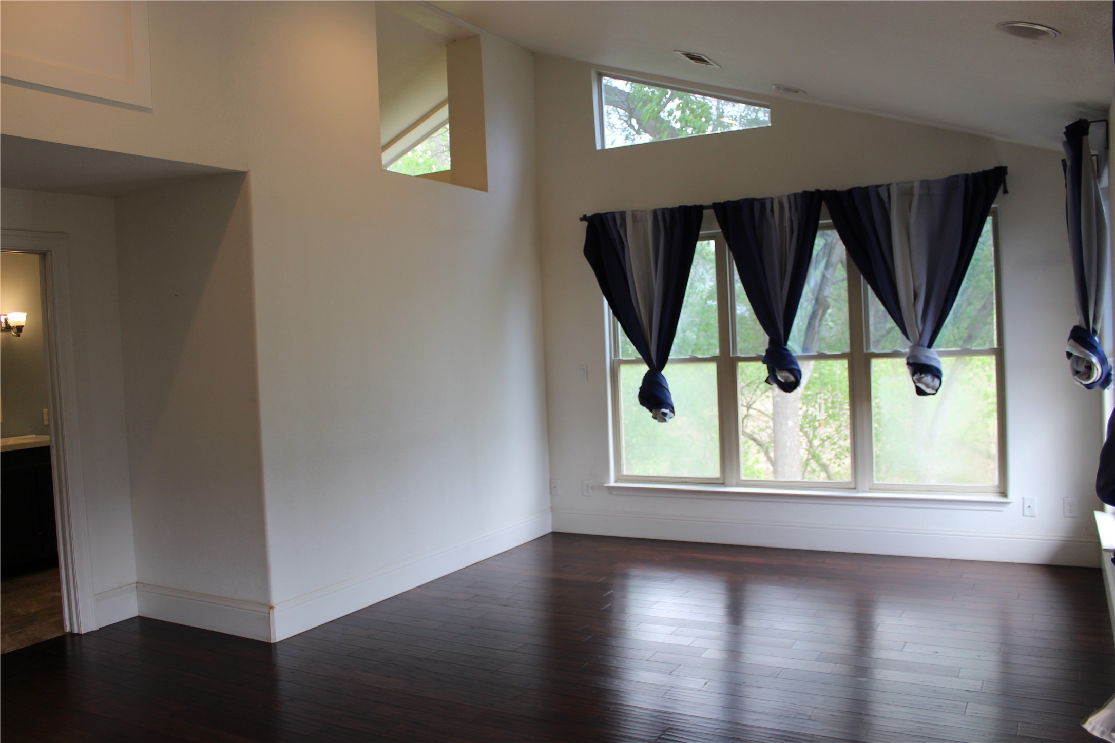 908 River Road Wimberley, TX 78676 - Photo 6 of 16 Master bedroom