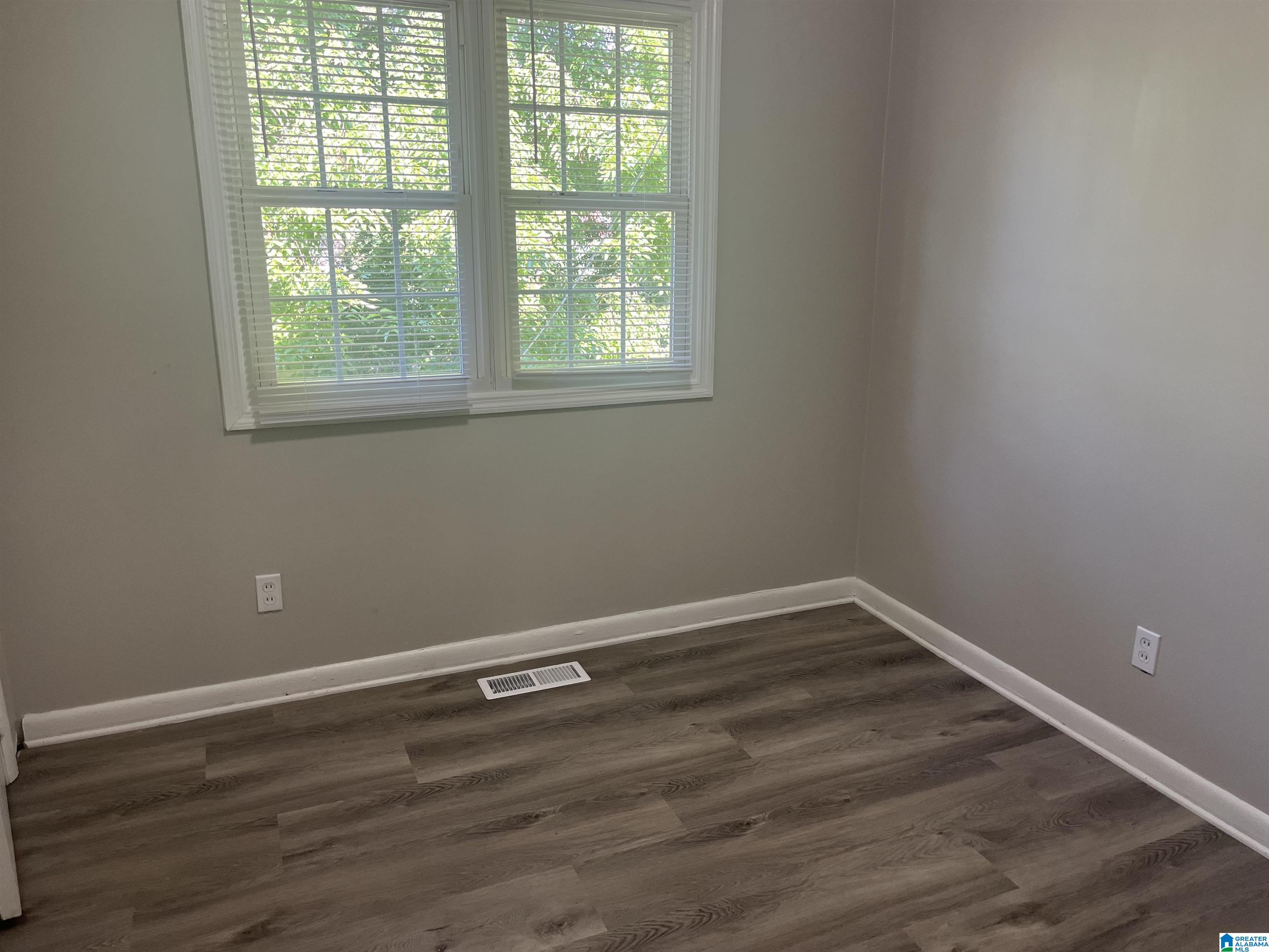 1624 16th Way Southwest Birmingham, AL 35211 - Photo 8 of 26