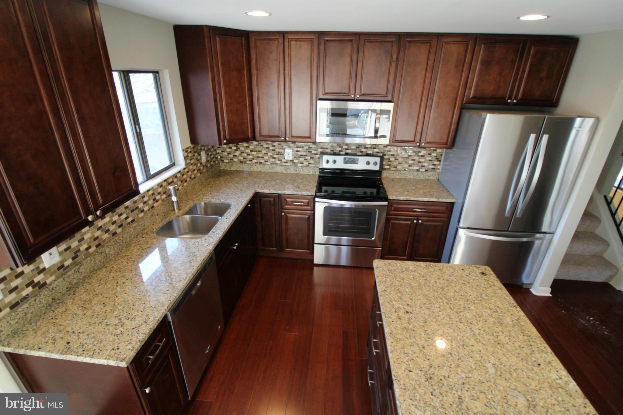 804 Williamsburg Road Sterling, VA 20164 - Photo 6 of 30 Kitchen