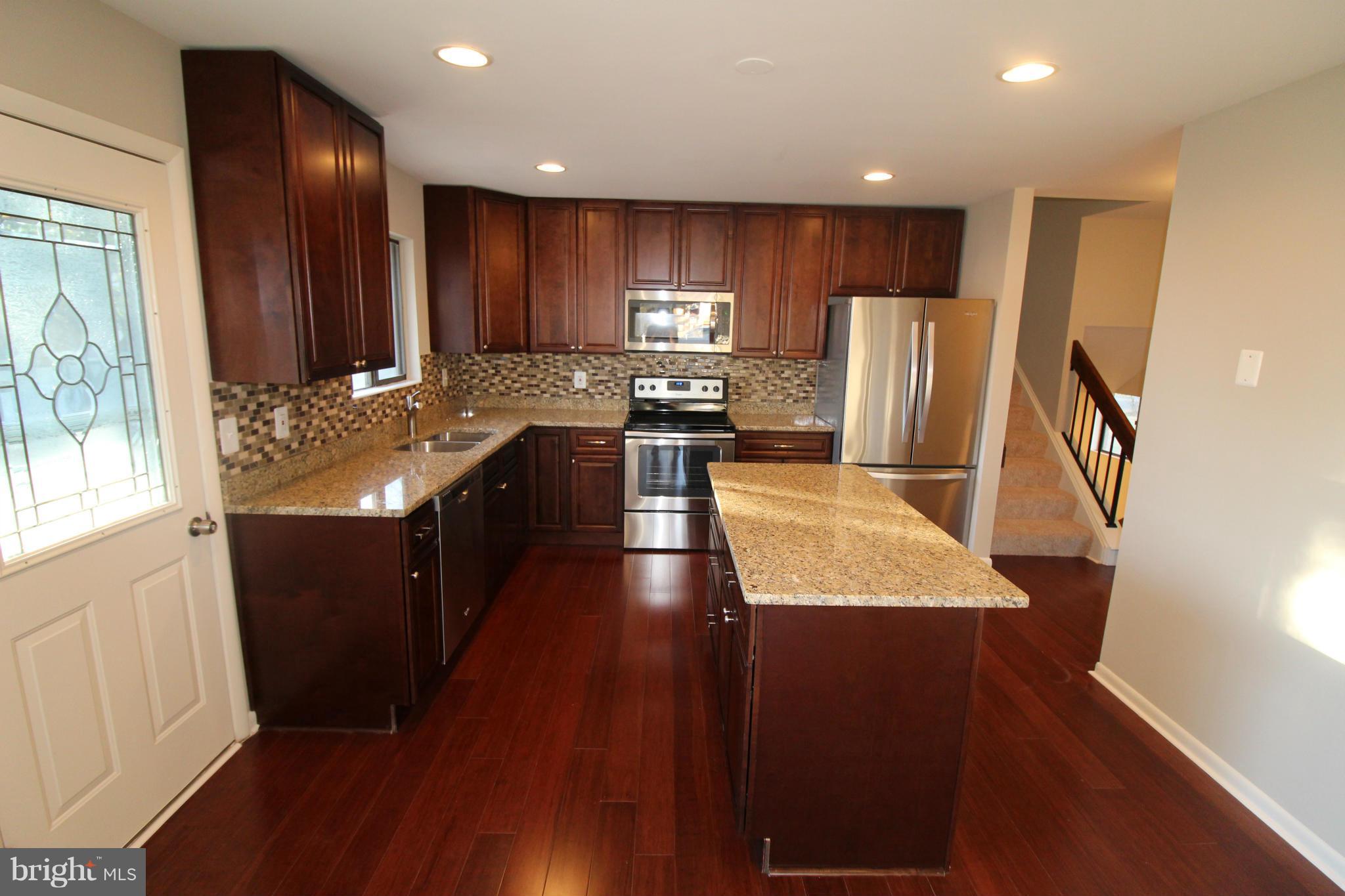 804 Williamsburg Road Sterling, VA 20164 - Photo 7 of 30 Kitchen