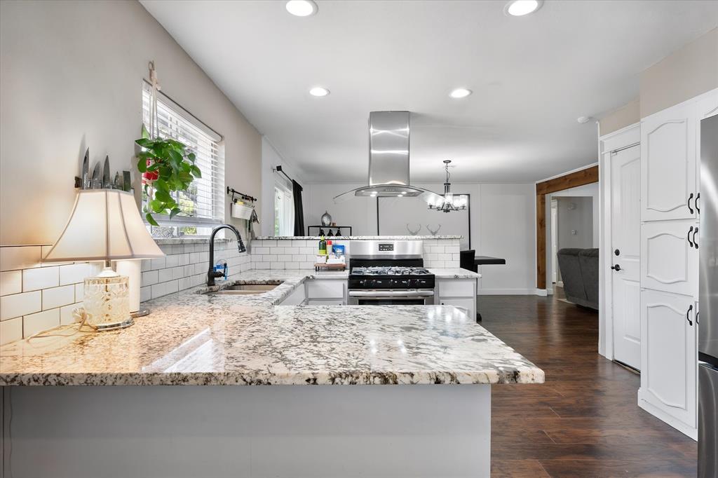 316 Northwest Wintercrest Road Burleson, TX 76028 - Photo 12 of 26 Gallery Image 12