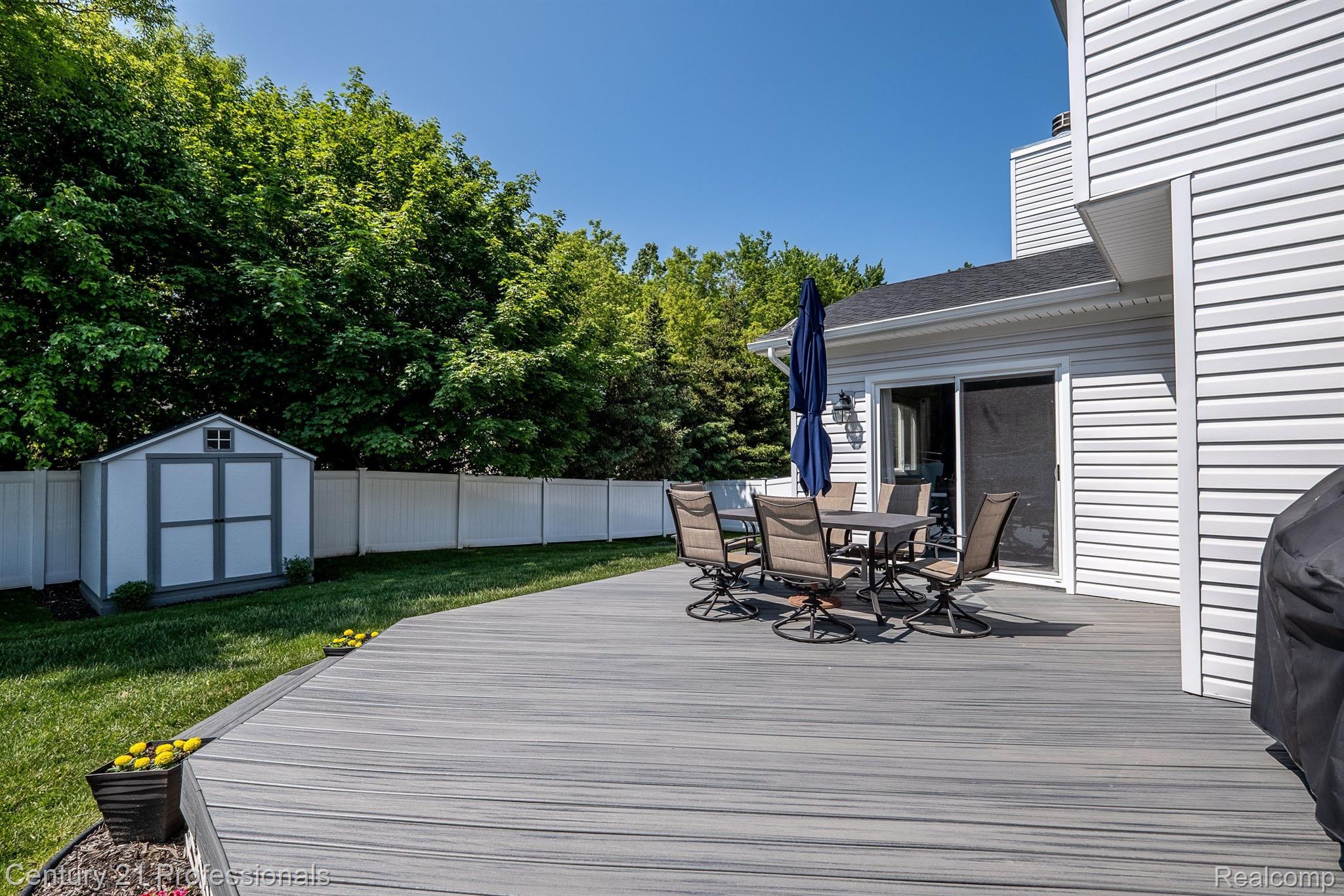 2089 Alsdorf Avenue Rochester, MI 48309 - Photo 43 of 50 trex deck