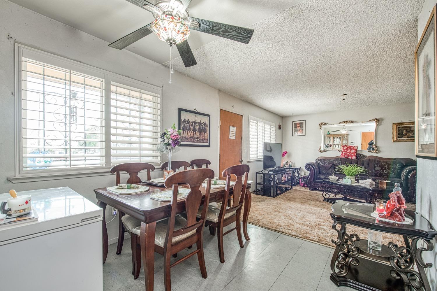 717 Clinton Street Madera, CA 93638 - Photo 14 of 38 a dining room with furniture and window