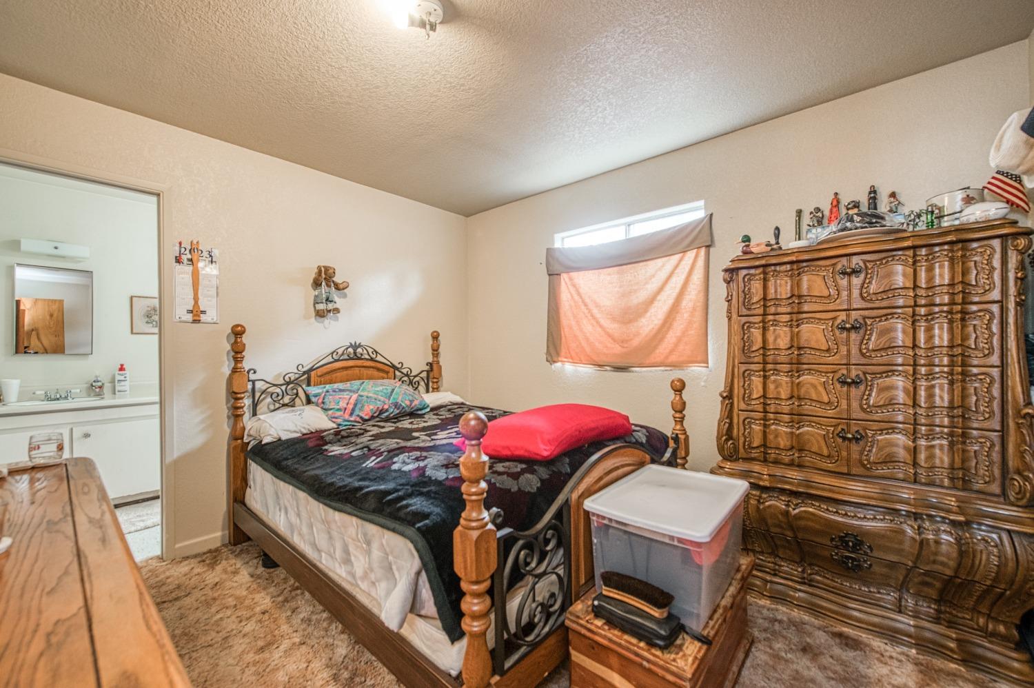 717 Clinton Street Madera, CA 93638 - Photo 23 of 38 a living room with furniture