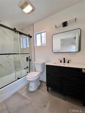 $1,995 | 6445 1/2 Tujunga Avenue, North Hollywood, CA 91606