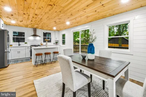 $375,000 | 6 Oak Lane, Mount Laurel, NJ 08054