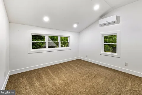 $375,000 | 6 Oak Lane, Mount Laurel, NJ 08054