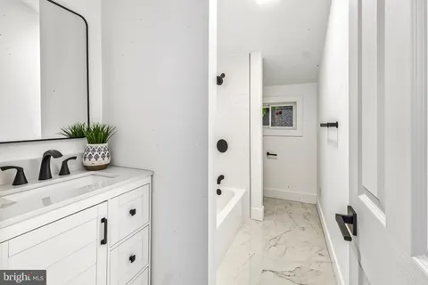 $375,000 | 6 Oak Lane, Mount Laurel, NJ 08054