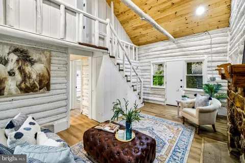 $375,000 | 6 Oak Lane, Mount Laurel, NJ 08054