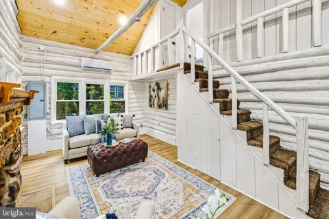 $375,000 | 6 Oak Lane, Mount Laurel, NJ 08054