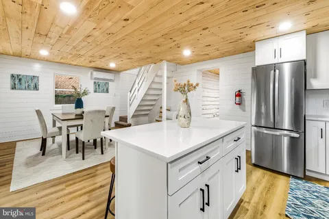 $375,000 | 6 Oak Lane, Mount Laurel, NJ 08054