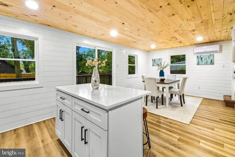 $375,000 | 6 Oak Lane, Mount Laurel, NJ 08054