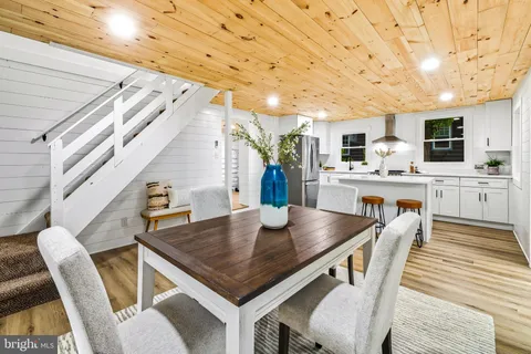 $375,000 | 6 Oak Lane, Mount Laurel, NJ 08054