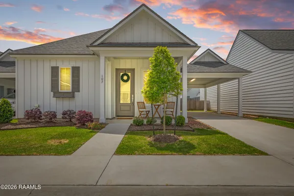 $1,850 | 107 Satsuma Drive, Youngsville, LA 70592
