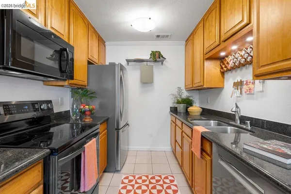 $525,000 | 91 Emery Bay Drive, Emeryville, CA 94608