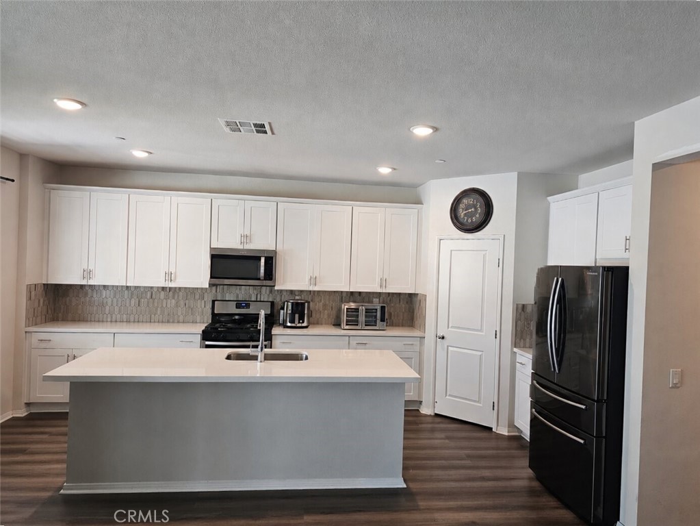 9439 Jurupa Avenue Riverside, CA 92503 - Photo 5 of 20