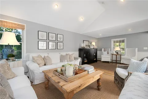 $1,195,000 | 3 Oak Manor Drive, Barrington, RI 02806