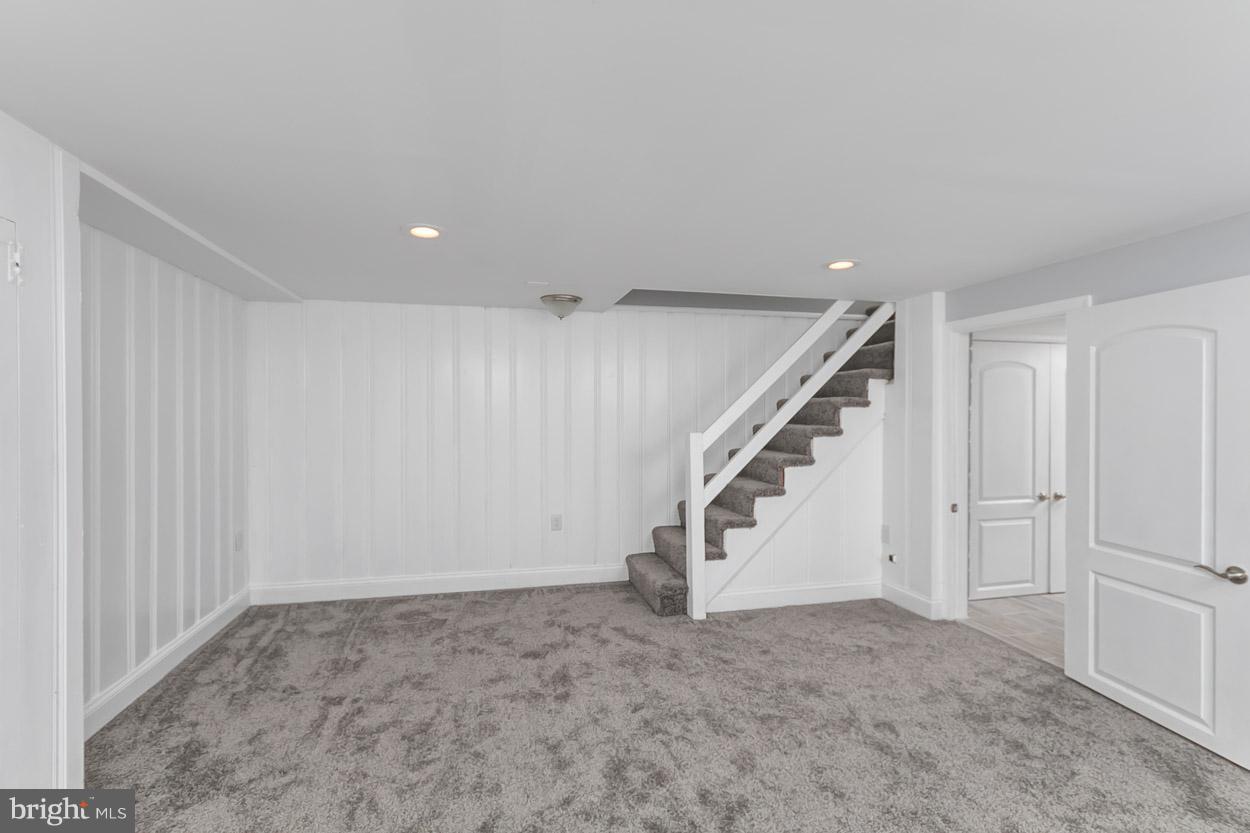 901 Stamford Road Baltimore, MD 21229 - Photo 23 of 27 a view of an entryway