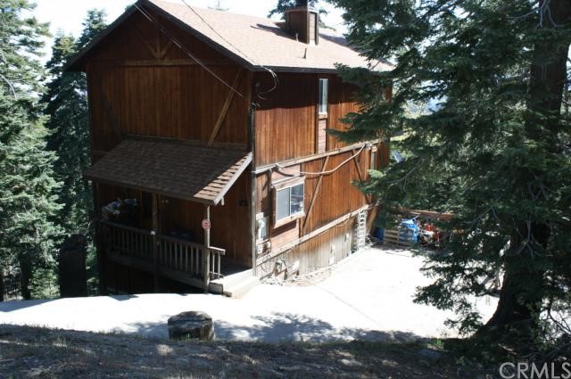 a view of house with a yard