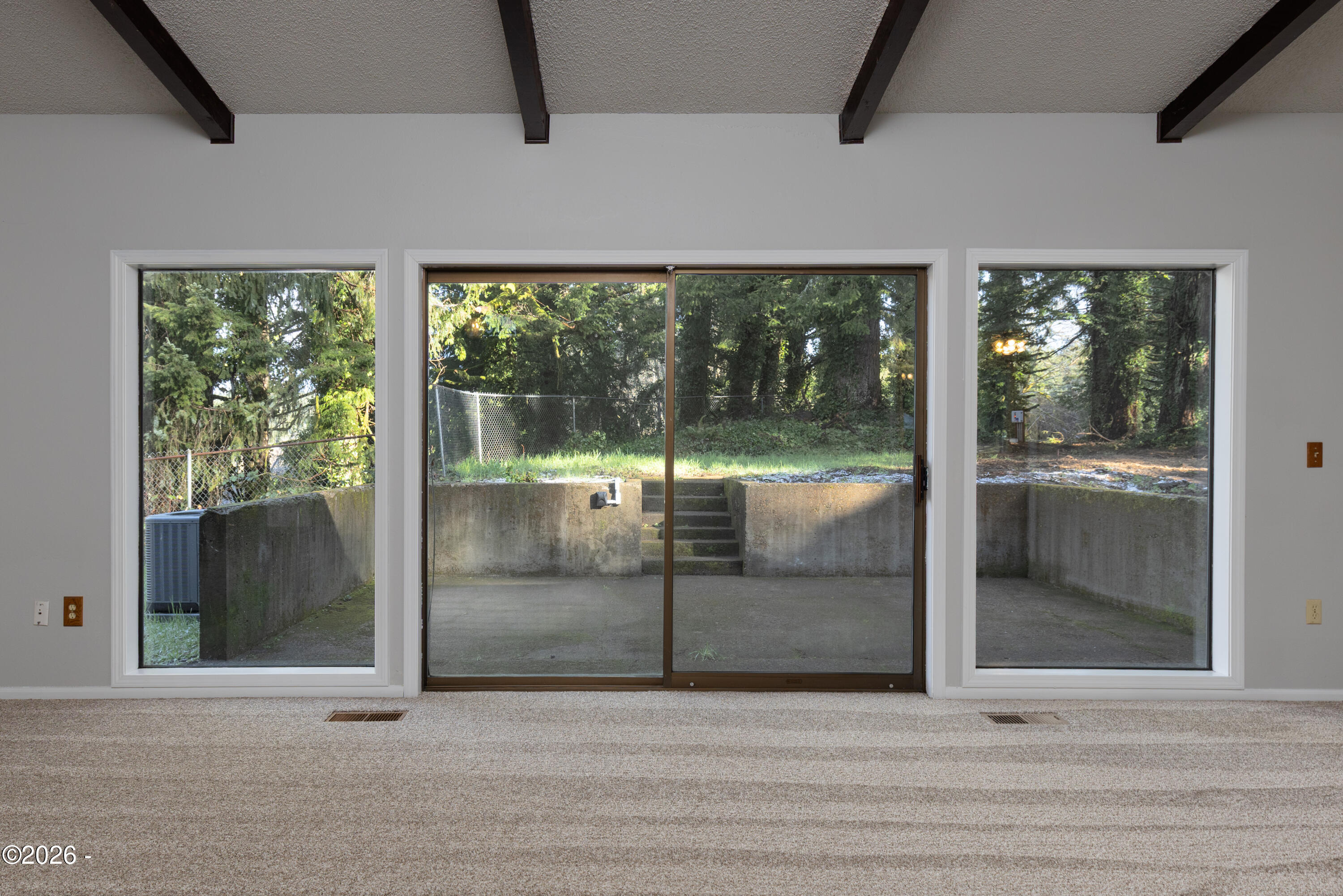 1484 Yasek Loop Toledo, OR 97391 - Photo 5 of 51 1484yasek-38