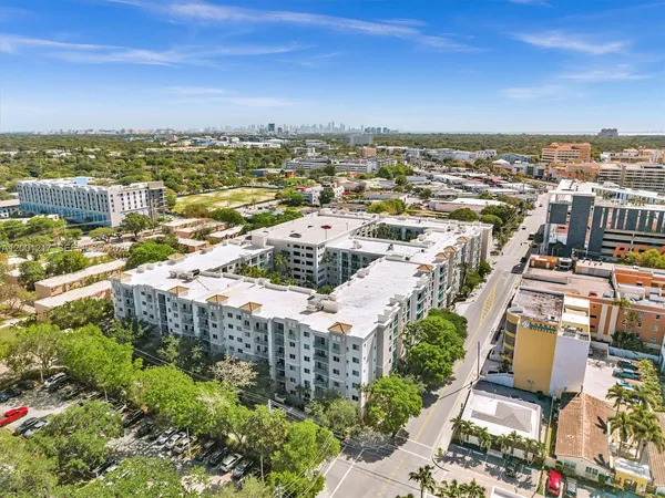 $415,000 | 6001 Southwest 70th Street, Unit 313, South Miami, FL 33143