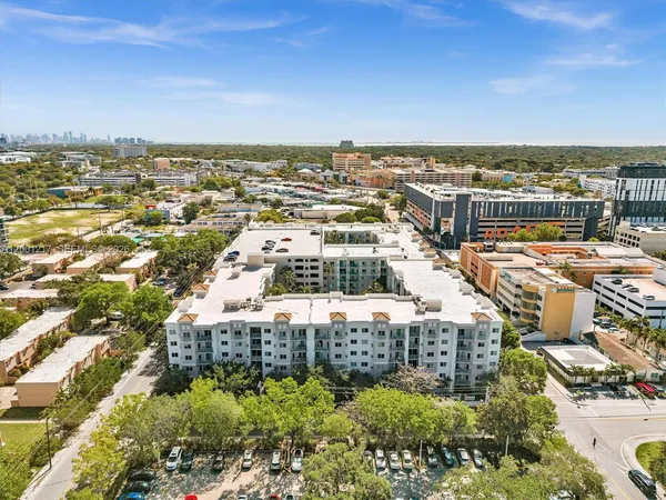 $415,000 | 6001 Southwest 70th Street, Unit 313, South Miami, FL 33143