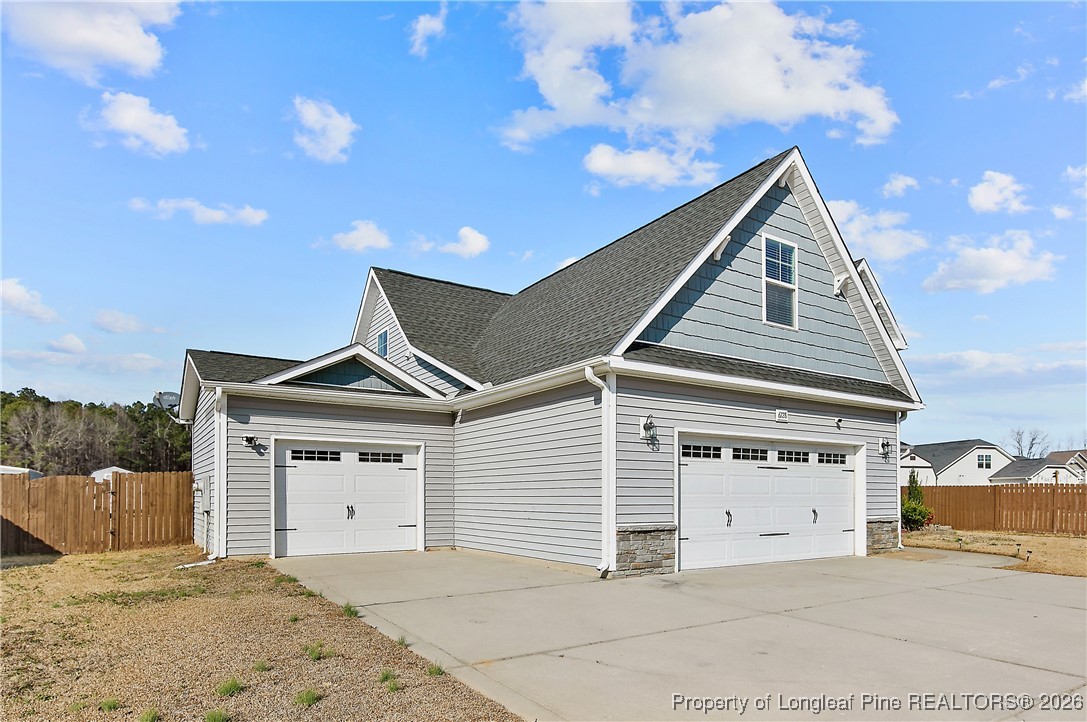 6728 Running Fox Road Hope Mills, NC 28348 - Photo 4 of 48 3 Car Garage