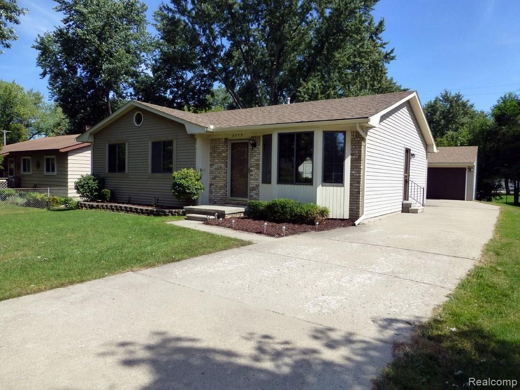3079 Gerald Avenue Rochester, MI 48307 - Photo 2 of 25 P1030788RC.jpg