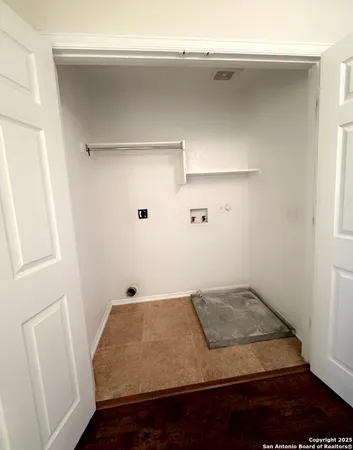 a view of utility room