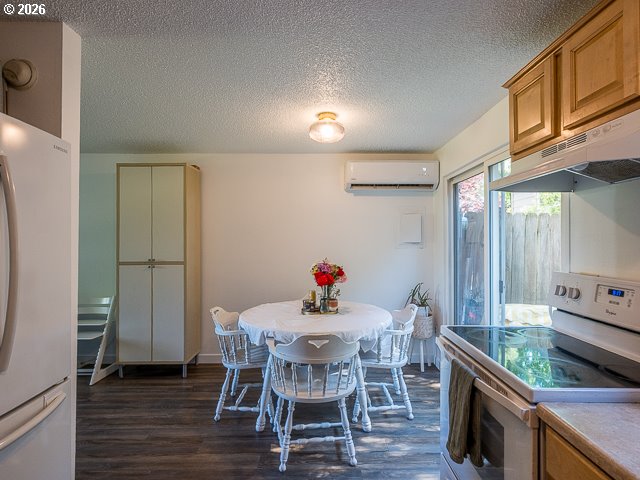 14655 Southwest 76th Avenue, Unit 2 Portland, OR 97224 - Photo 10 of 31 Dining Area