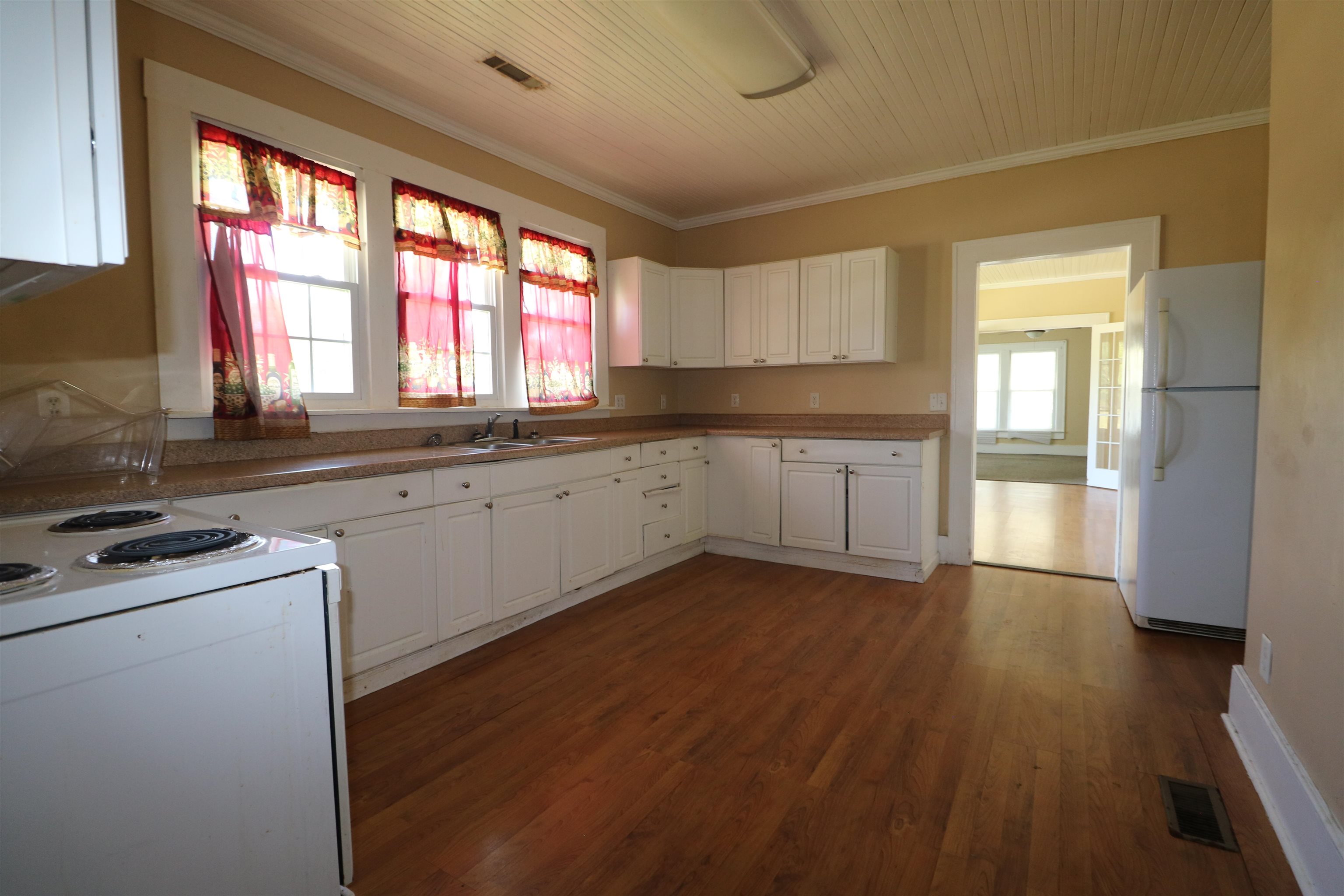 302 South Main Street Lake View, SC 29563 - Photo 9 of 27