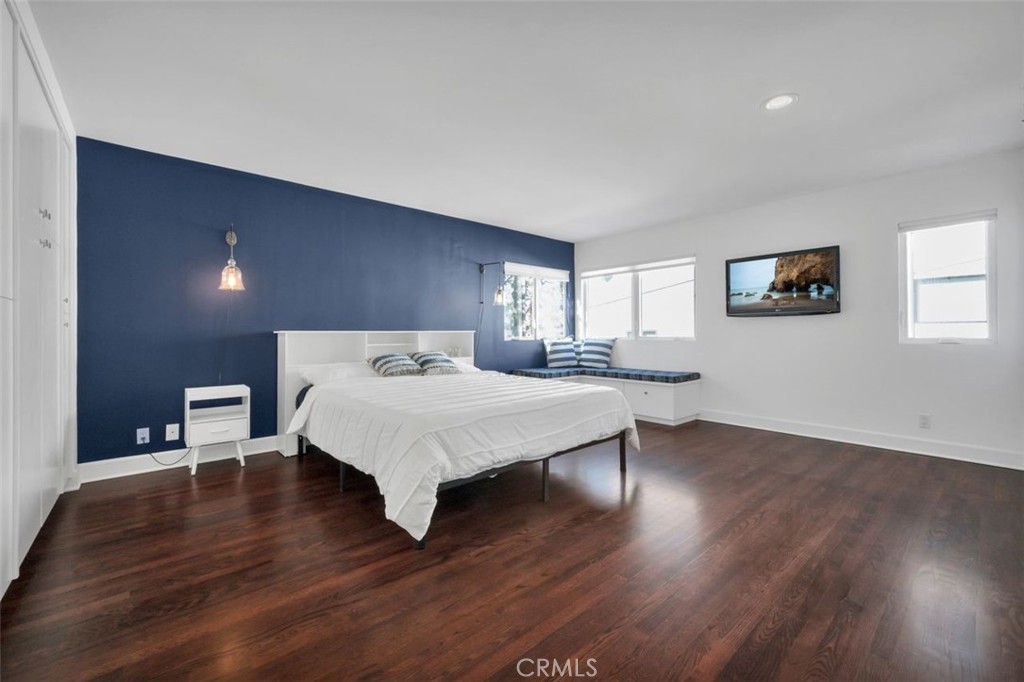 225 33rd Street Hermosa Beach, CA 90254 - Photo 18 of 37 a large white bed in a white room
