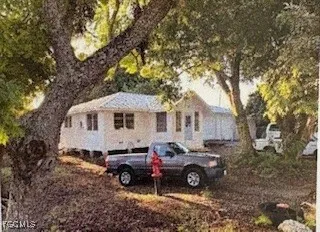 a view of a car in front of a house