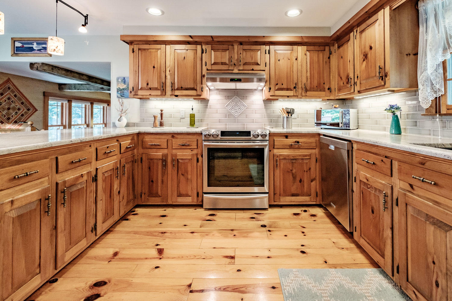 20 High Point Road Scarborough, ME 04074 - Photo 11 of 44 Kitchen