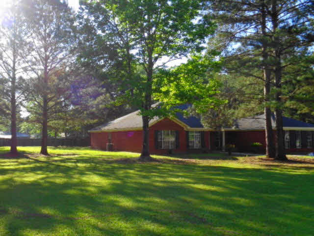 173 Edgewood Court Atmore, AL 36502 - Photo 4 of 36