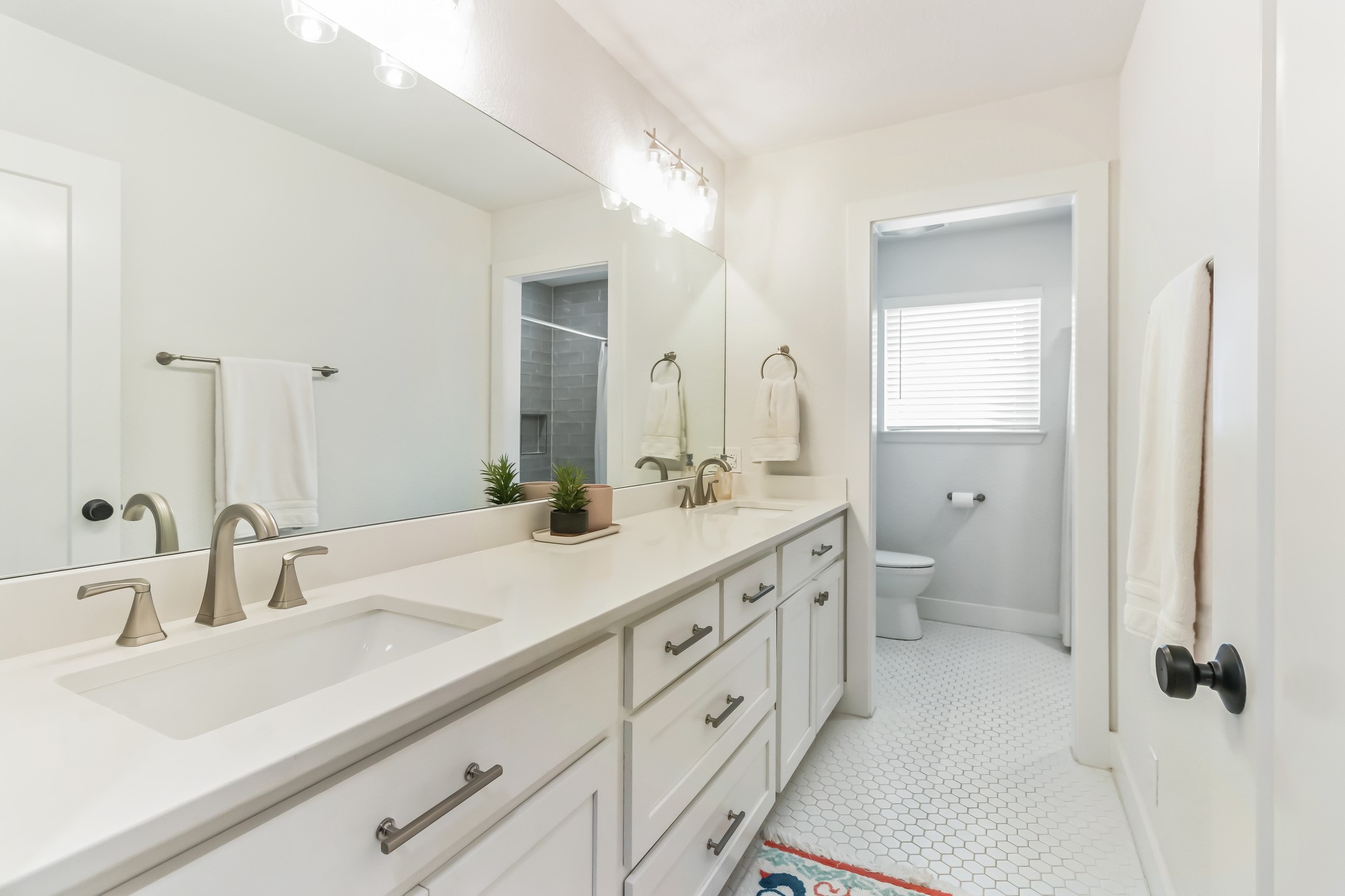 213 Clear Springs Road Georgetown, TX 78628 - Photo 24 of 33 Secondary Bathroom with Dual Vanity and Shower/Tub Combo