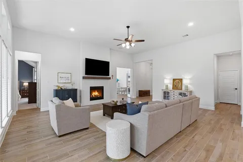 $625,000 | 192 Shoreview Drive, Rhome, TX 76078