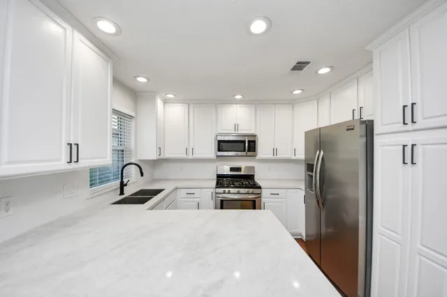 $2,200 | 2506 Lively Lane, Sugar Land, TX 77479