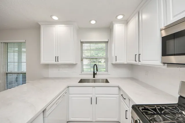 $2,200 | 2506 Lively Lane, Sugar Land, TX 77479