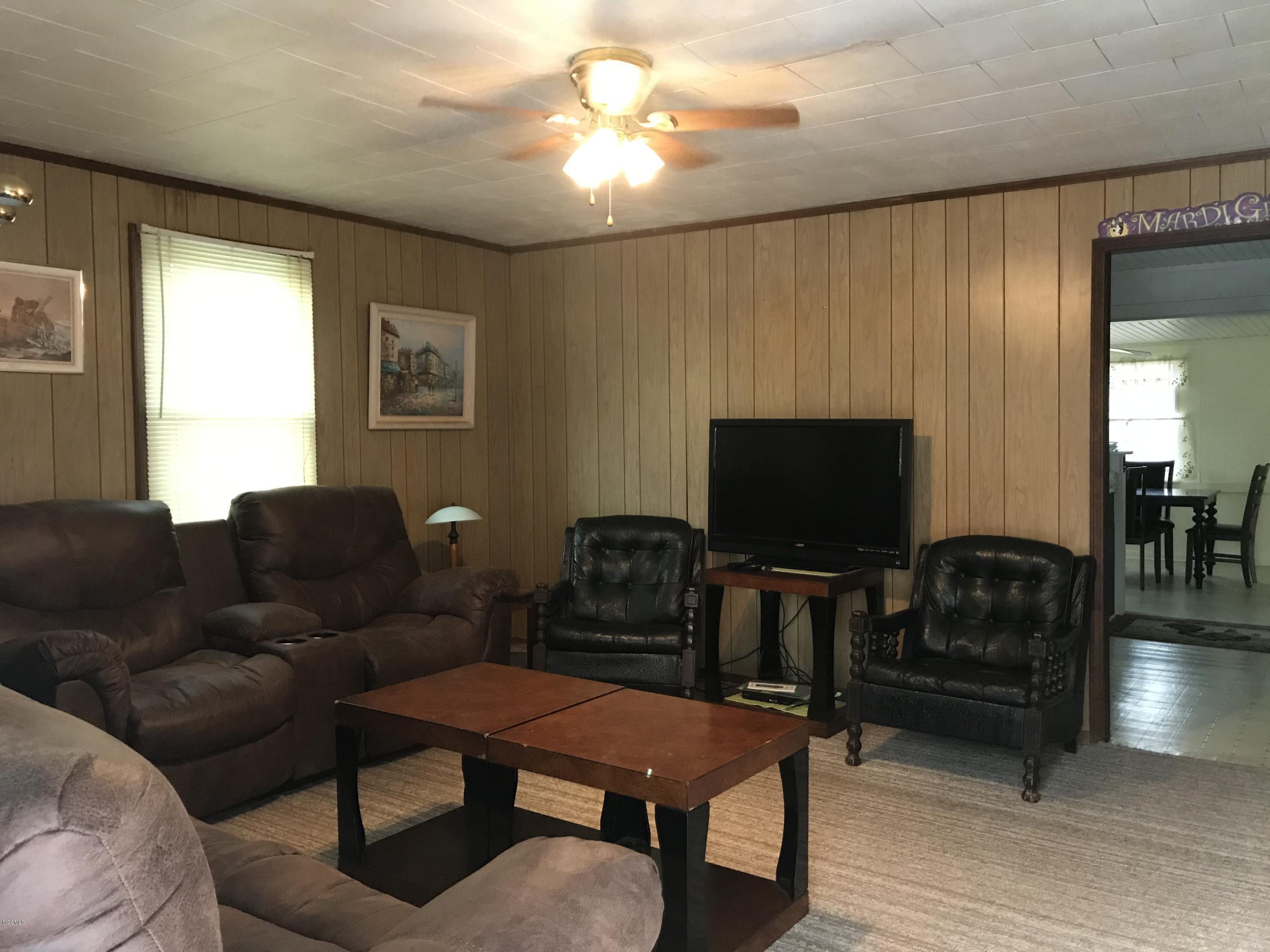 128 Huppo Road Picayune, MS 39466 - Photo 5 of 13 IMG_9333